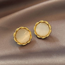 Load image into Gallery viewer, Exquisite Petal Stud Earrings